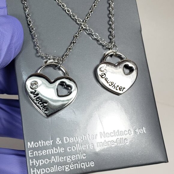 George Essentials 16" Silver Tone Mother & Daughter Heart Pendant Necklace set - Picture 7 of 7